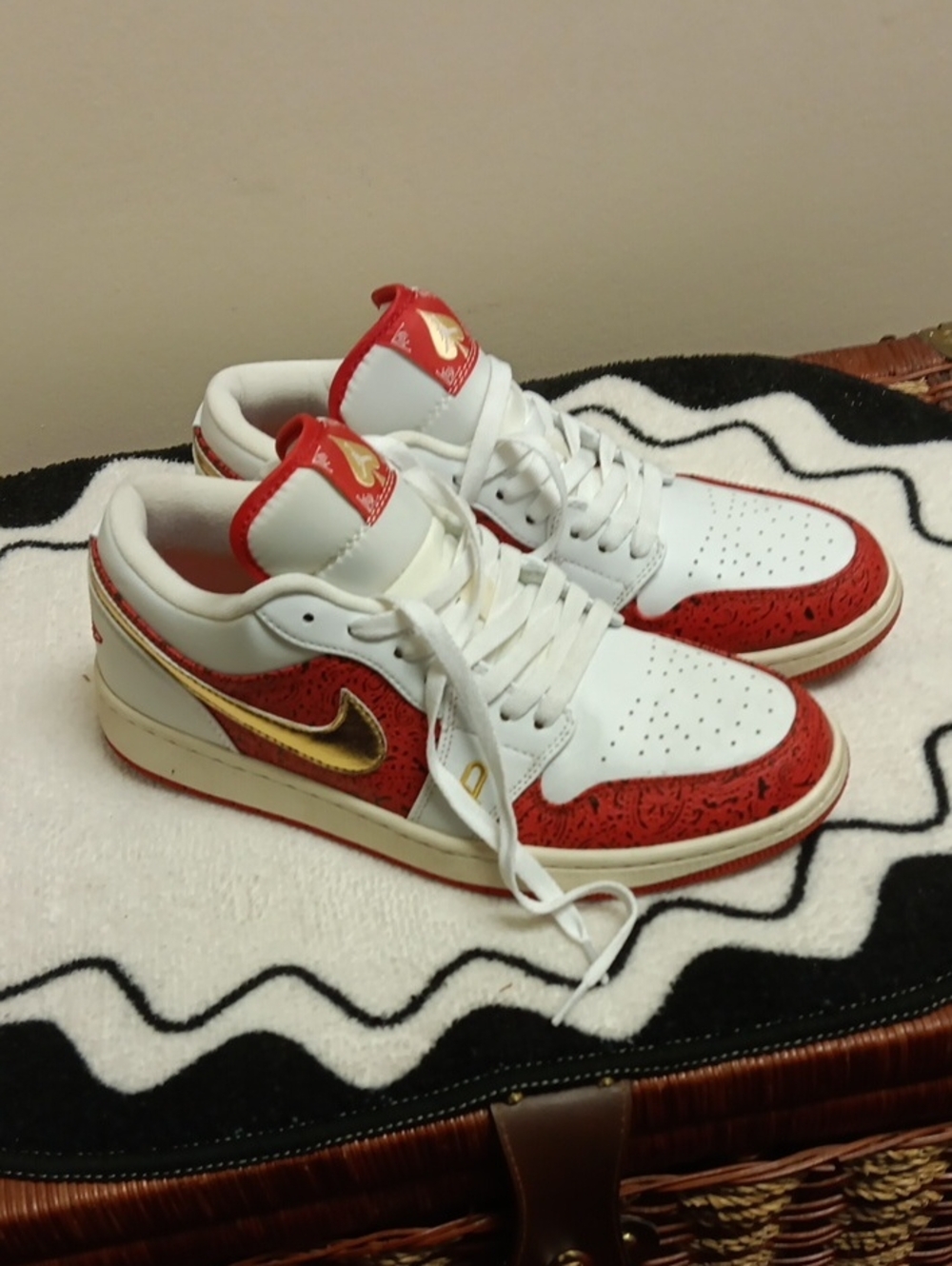 Nike Men’s White, Red & Gold Low-Top Sneakers